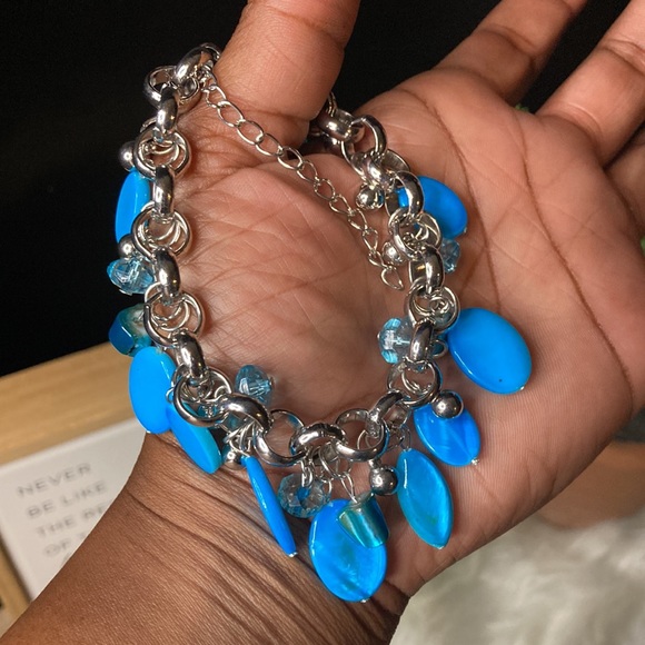 NWT! Gorgeous blue bracelet. Ready to ship - Picture 2 of 2